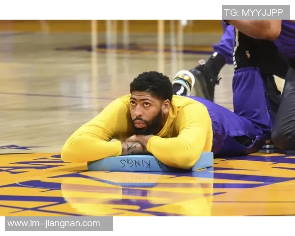 福法纳加盟蓝军后渴望证明自己却屡遭伤病困扰重回正轨之路艰难